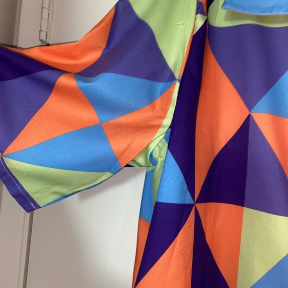 2/$15 Plus Geo Print Button Down Top - Picture 3 of 4